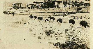写真の背景を分析